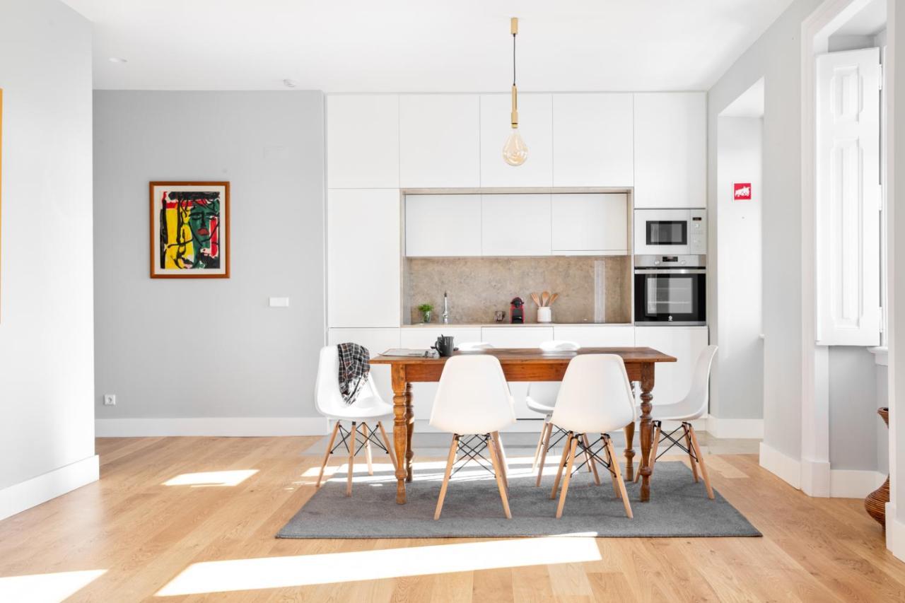 Joivy Marvelous 3-bed With Astonishing View And Terrace, Nearby St George Castle Lisbon