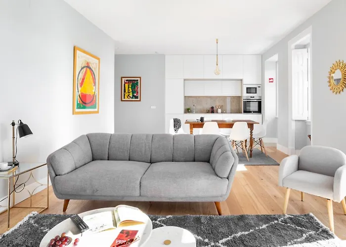 Joivy Marvelous 3-Bed Home With Astonishing View And Terrace, Nearby St George Castle