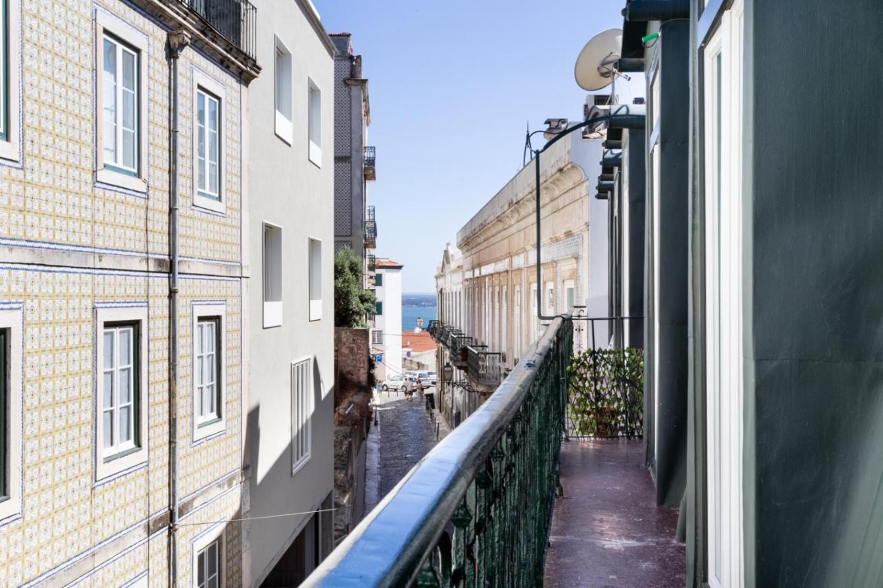 Joivy Marvelous 3-bed With Astonishing View And Terrace, Nearby St George Castle Lisbon