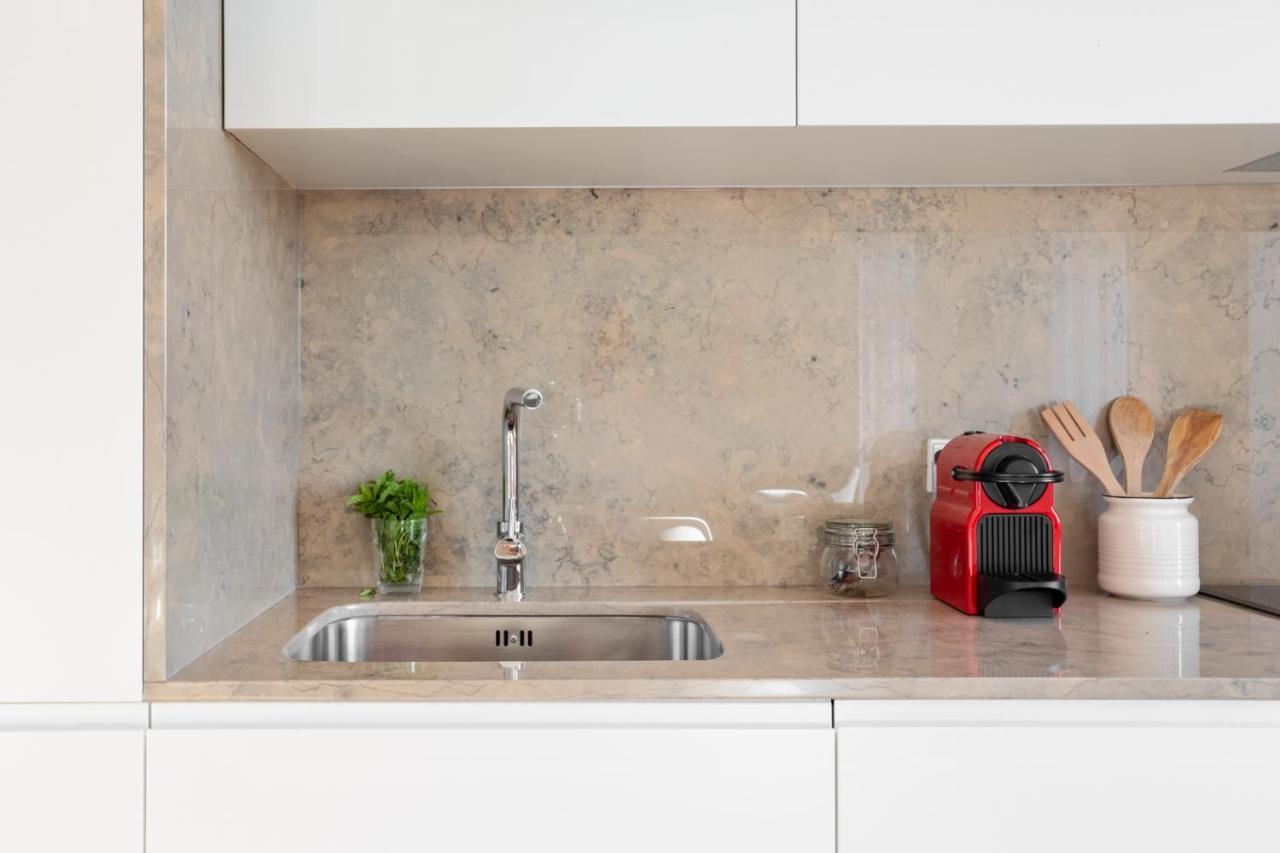Joivy Marvelous 3-bed With Astonishing View And Terrace, Nearby St George Castle Apartment
